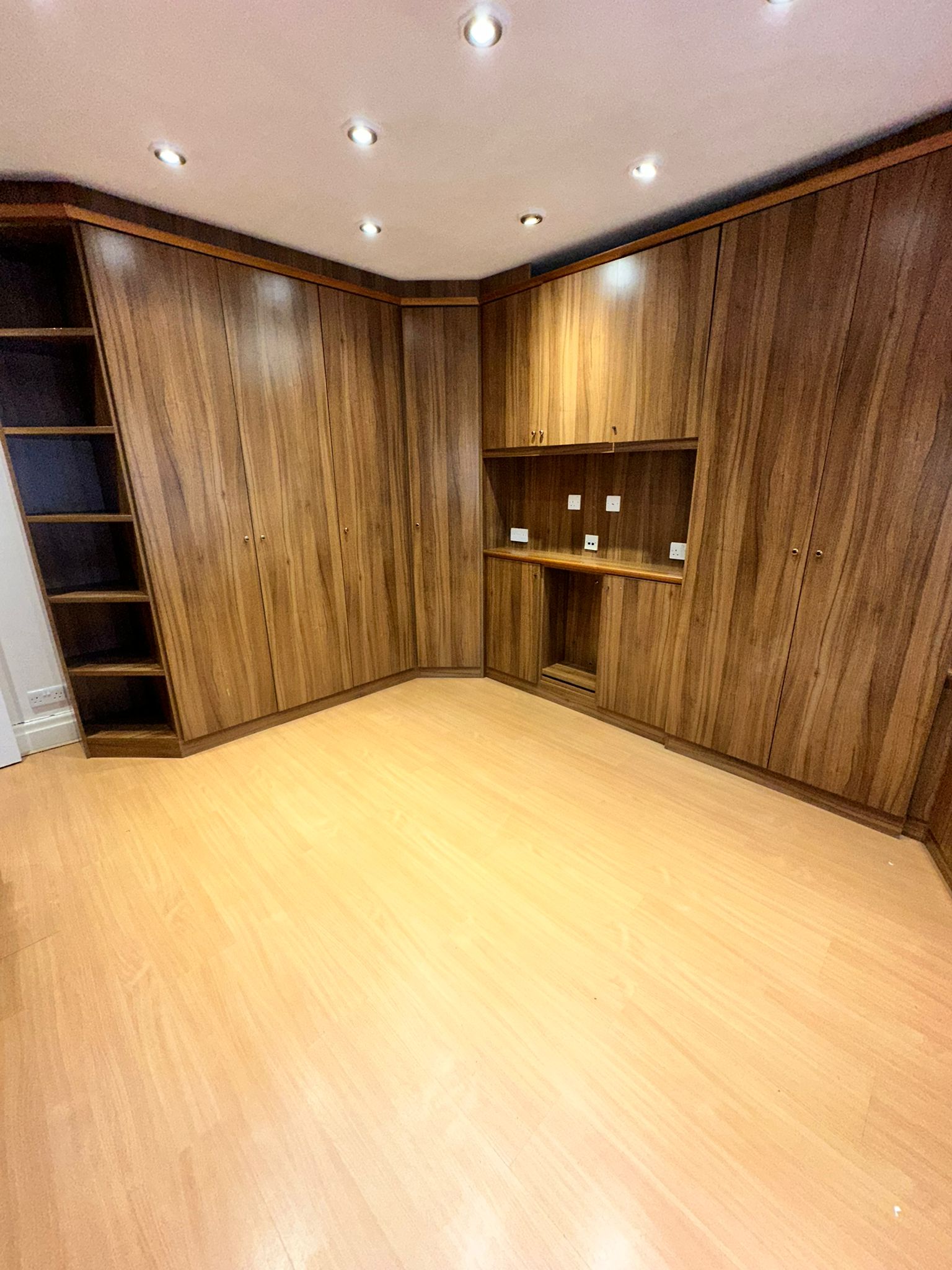 a2814ec7-3bab-4365-a082-e2ffdcd0a01e