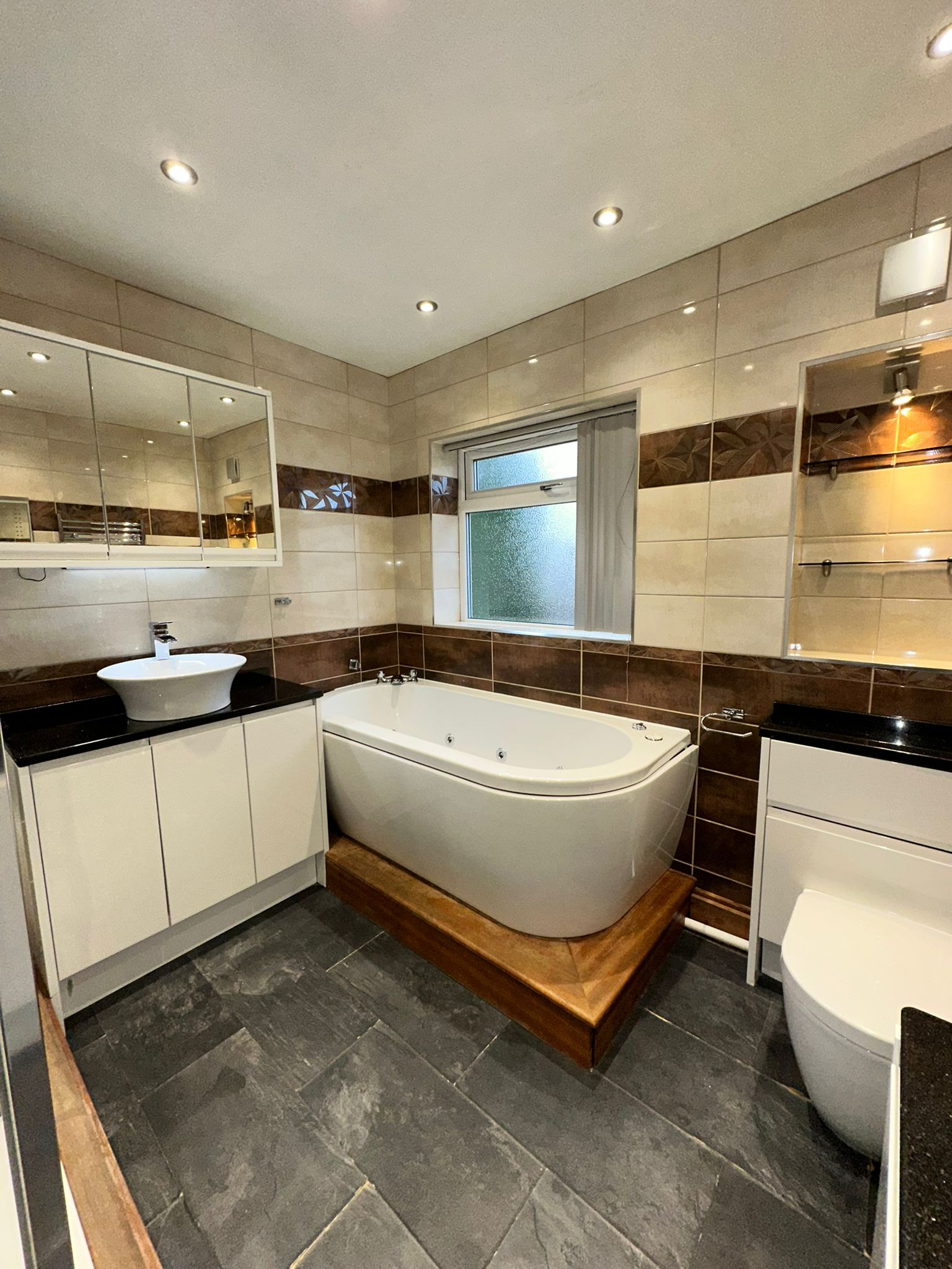 bb9262aa-dd4d-4985-921a-6bf7128b3cf1